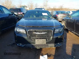 2019 Chrysler 300 with VIN 2C3CCABG6KH637059, listed as a IAAI auction lot 41631640 with 95,254 mi miles. Bid and sale history available at carsss.com. Image 13.