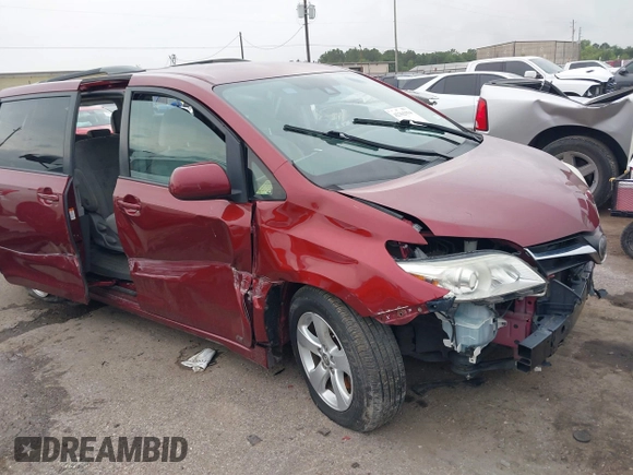 2018 Toyota Sienna LE Auto Access Seat с VIN 5TDKZ3DC8JS909056, выставлен на аукционе IAAI как лот 42362934 с пробегом 157 230 миль миль и . История ставок и продаж доступна на DreamBid. Изображение 1.
