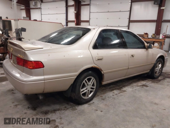 2001 Toyota Camry CE with VIN 4T1BG22K61U095586, listed as a IAAI auction lot 41336260 with 195,023 mi miles. Bid and sale history available at carsss.com. Image 4.