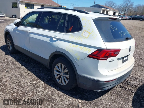 2018 Volkswagen Tiguan S z VIN 3VV1B7AX5JM043090, wystawiony jako IAAI lot #41998165 z przebiegiem Nie podano mil oraz . Historia ofert i sprzedaży dostępna na DreamBid. Obrazek 3.
