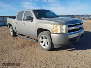 2007 Chevrolet Silverado 1500 LT w/1LT with VIN 2GCEC13C671566638, listed as a IAAI auction lot 41827048 with 246,127 mi miles. Bid and sale history available at carsss.com. Image 1.