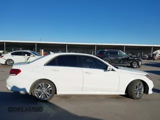 2014 Mercedes-Benz E 350 Sport z VIN WDDHF5KB6EB016413, wystawiony jako IAAI lot #40893617 z przebiegiem 151 112 mil mil oraz . Historia ofert i sprzedaży dostępna na DreamBid. Obrazek 13.