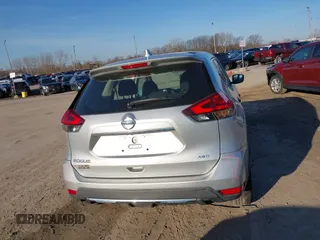 2017 Nissan Rogue S z VIN KNMAT2MV9HP563256, wystawiony jako IAAI lot #41732780 z przebiegiem 135 505 mil mil oraz . Historia ofert i sprzedaży dostępna na DreamBid. Obrazek 16.