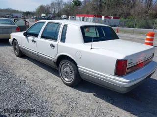 1994 Lincoln Town Car Signature with VIN 1LNLM82W9RY690746, listed as a IAAI auction lot 41927553 with NaN miles. Bid and sale history available at carsss.com. Image 3.