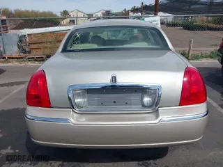 2009 Lincoln Town Car Signature Limited with VIN 2LNHM82V99X632889, listed as a IAAI auction lot 41849548 with NaN miles. Bid and sale history available at carsss.com. Image 13.