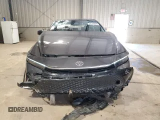 2023 Toyota Crown XLE z VIN JTDAAAAF5P3014060, wystawiony jako Copart lot #54799945 z przebiegiem 32 495 mil mil oraz Szkoda całkowita • Salvage title. Historia ofert i sprzedaży dostępna na DreamBid. Obrazek 5.