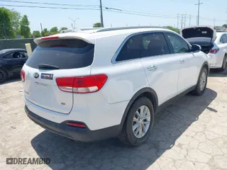 2016 Kia Sorento LX with VIN 5XYPG4A3XGG028712, listed as a IAAI auction lot 42013222 with 112,736 mi miles. Bid and sale history available at carsss.com. Image 4.