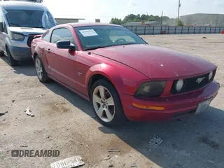 2006 Ford Mustang GT Deluxe z VIN 1ZVFT82H865196619, wystawiony jako IAAI lot #42408724 z przebiegiem 199 280 mil mil oraz . Historia ofert i sprzedaży dostępna na DreamBid. Obrazek 1.