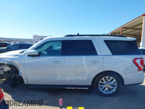 2020 Ford Expedition XLT with VIN 1FMJU1HT7LEA93938, listed as a IAAI auction lot 41461520 with 39,977 mi miles. Bid and sale history available at carsss.com. Image 14.