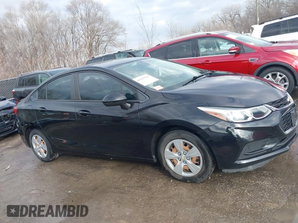 2017 Chevrolet Cruze LS z VIN 1G1BC5SM4H7270096, wystawiony jako IAAI lot #41237531 z przebiegiem 103 318 mil mil oraz . Historia ofert i sprzedaży dostępna na DreamBid. Obrazek 13.
