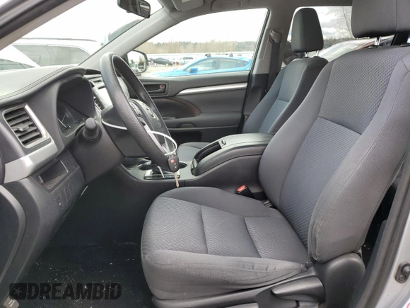 2014 Toyota Highlander LE z VIN 5TDBKRFH5ES019510, wystawiony jako Copart lot #49123765 z przebiegiem 97 367 mil mil oraz Szkoda całkowita • Salvage title. Historia ofert i sprzedaży dostępna na DreamBid. Obrazek 7.