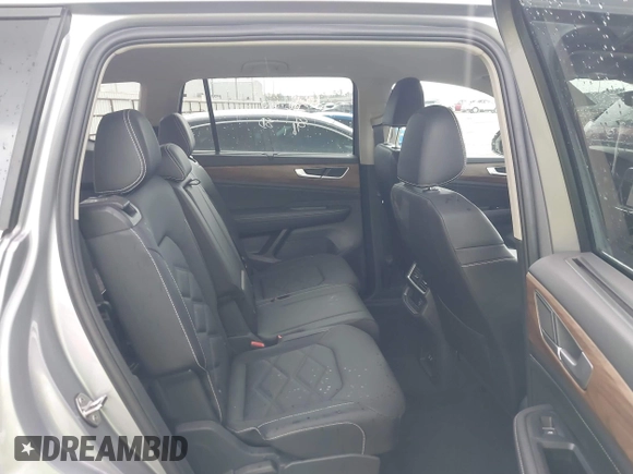 2025 Volkswagen Atlas SE z VIN 1V2HR2CA8SC531486, wystawiony jako IAAI lot #42508906 z przebiegiem 10 565 mil mil oraz . Historia ofert i sprzedaży dostępna na DreamBid. Obrazek 8.
