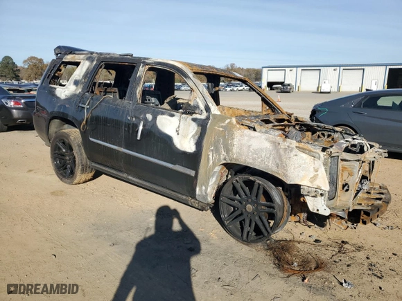 2017 Cadillac Escalade Premium Luxury with VIN 1GYS4CKJ4HR128182, listed as a Copart auction lot 83578284 with 0 mi miles and Salvage Title. Bid and sale history available at carsss.com. Image 4.