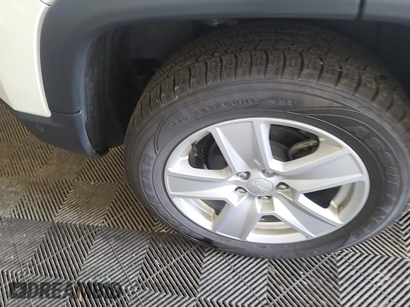 2022 Jeep Compass Latitude z VIN 3C4NJDBB2NT205936, wystawiony jako IAAI lot #42885857 z przebiegiem 39 157 mil mil oraz . Historia ofert i sprzedaży dostępna na DreamBid. Obrazek 1.
