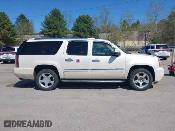 2013 GMC Yukon XL Denali with VIN 1GKS2MEF8DR121386, listed as a IAAI auction lot 42088855 with 174,677 mi miles. Bid and sale history available at carsss.com. Image 13.