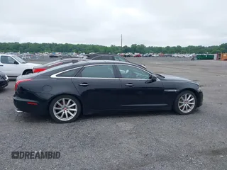 2016 Jaguar XJ Portfolio z VIN SAJWJ2GD0G8V97045, wystawiony jako IAAI lot #42410272 z przebiegiem 101 116 mil mil oraz . Historia ofert i sprzedaży dostępna na DreamBid. Obrazek 13.