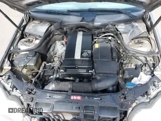 2005 Mercedes-Benz C 230 Kompressor z VIN WDBRF40J95F691358, wystawiony jako IAAI lot #41992861 z przebiegiem Nie podano mil oraz . Historia ofert i sprzedaży dostępna na DreamBid. Obrazek 10.