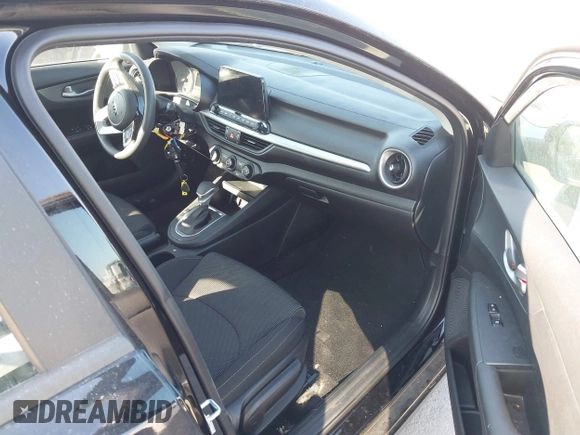2021 Kia Forte LXS z VIN 3KPF24AD5ME366546, wystawiony jako IAAI lot #41762839 z przebiegiem 23 376 mil mil oraz . Historia ofert i sprzedaży dostępna na DreamBid. Obrazek 5.