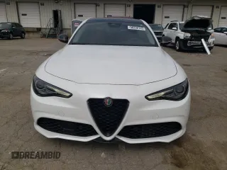 2017 Alfa Romeo Giulia Ti z VIN ZARFAECN1H7549601, wystawiony jako Copart lot #50338745 z przebiegiem 29 940 mil mil oraz Szkody całkowita. Historia ofert i sprzedaży dostępna na DreamBid. Obrazek 5.
