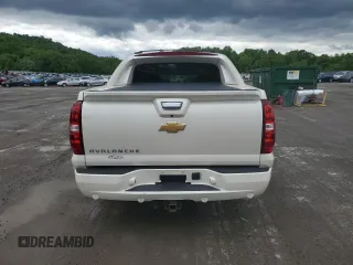 2013 Chevrolet Avalanche LTZ z VIN 3GNTKGE77DG277811, wystawiony jako Copart lot #58436905 z przebiegiem 126 603 mil mil oraz Szkoda całkowita • Salvage title. Historia ofert i sprzedaży dostępna na DreamBid. Obrazek 6.