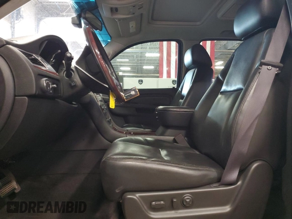 2011 Cadillac Escalade Luxury z VIN 1GYS4BEF5BR338010, wystawiony jako Copart lot #53075885 z przebiegiem 102 589 mil mil oraz Szkoda całkowita • Salvage title. Historia ofert i sprzedaży dostępna na DreamBid. Obrazek 7.