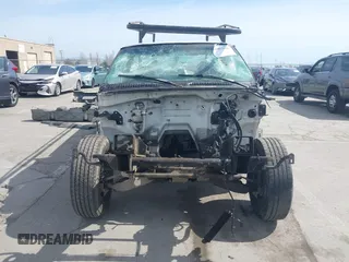 1999 Chevrolet Silverado 2500 z VIN 1GBGC24U2XE246595, wystawiony jako IAAI lot #41865596 z przebiegiem Nie podano mil oraz . Historia ofert i sprzedaży dostępna na DreamBid. Obrazek 13.