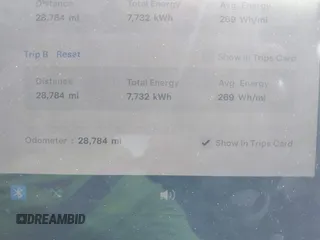 2022 Tesla Model Y Long Range z VIN 7SAYGDEE4NA006645, wystawiony jako IAAI lot #42192495 z przebiegiem 28 784 mil mil oraz . Historia ofert i sprzedaży dostępna na DreamBid. Obrazek 7.