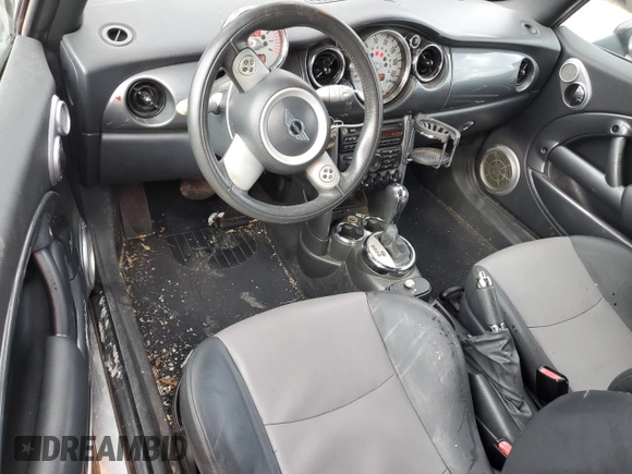 2005 MINI Convertible with VIN WMWRF33485TG11549, listed as a Copart auction lot 87285984 with 58,934 mi miles and Salvage title. Bid and sale history available at DreamBid. Image 8.