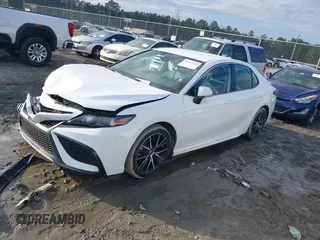 2022 Toyota Camry SE with VIN 4T1G11AK6NU713742, listed as a IAAI auction lot 41607534 with 64,181 mi miles. Bid and sale history available at carsss.com. Image 2.