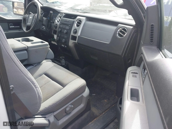 2014 Ford F-150 XL with VIN 1FTMF1CF9EKF40464, listed as a IAAI auction lot 41985678 with 194,224 mi miles. Bid and sale history available at carsss.com. Image 5.