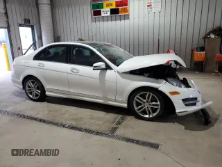 2013 Mercedes-Benz C 300 Sport с VIN WDDGF8AB3DG071630, выставлен на аукционе Copart как лот 60633755 с пробегом 125 585 миль миль и Списание • Salvage title. История ставок и продаж доступна на DreamBid. Изображение 4.