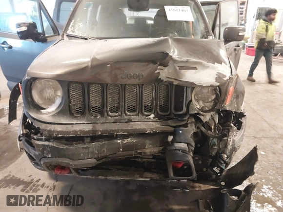 2018 Jeep Renegade Trailhawk with VIN ZACCJBCB7JPG85967, listed as a IAAI auction lot 41611403 with 70,073 mi miles. Bid and sale history available at carsss.com. Image 12.