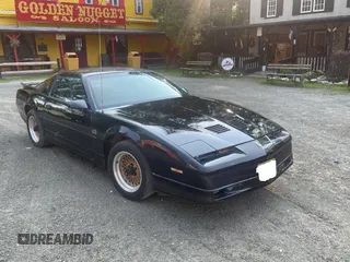 1988 Pontiac Firebird z VIN 1G2FW218XJL246566, wystawiony jako Copart lot #67138365 z przebiegiem 181 893 mil mil oraz Czysty tytuł • Clean title. Historia ofert i sprzedaży dostępna na DreamBid. Obrazek 1.