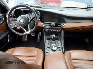 2018 Alfa Romeo Giulia Ti Lusso z VIN ZARFAEEN6J7565537, wystawiony jako Copart lot #49831095 z przebiegiem 71 881 mil mil oraz Szkoda całkowita • Salvage title. Historia ofert i sprzedaży dostępna na DreamBid. Obrazek 8.