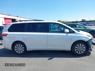 2017 Toyota Sienna XLE z VIN 5TDDZ3DC5HS162857, wystawiony jako IAAI lot #42054307 z przebiegiem 85 451 mil mil oraz . Historia ofert i sprzedaży dostępna na DreamBid. Obrazek 14.