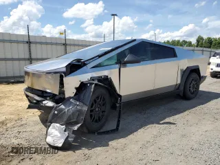 2024 Tesla Cybertruck z VIN 7G2CEHEDXRA015316, wystawiony jako Copart lot #64463034 z przebiegiem 1818 mil mil oraz Szkody całkowita. Historia ofert i sprzedaży dostępna na DreamBid. Obrazek 1.