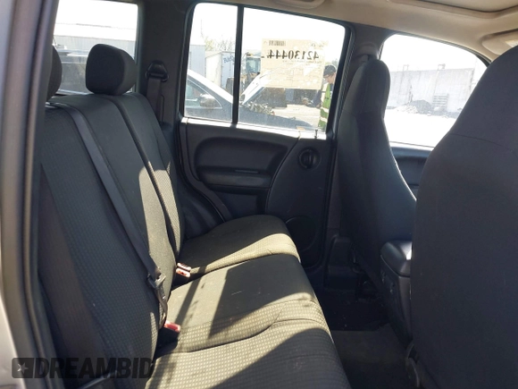 2004 Jeep Liberty Sport with VIN 1J4GL48K84W130852, listed as a IAAI auction lot 42130444 with 99,188 mi miles. Bid and sale history available at carsss.com. Image 8.