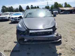 2024 Tesla Model Y Long Range z VIN 7SAYGDEE6RF032348, wystawiony jako Copart lot #58158355 z przebiegiem Nie podano mil oraz Szkoda całkowita • Salvage title. Historia ofert i sprzedaży dostępna na DreamBid. Obrazek 5.
