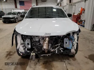 2024 Jeep Compass Latitude Lux с VIN 3C4NJDFN0RT127036, выставлен на аукционе Copart как лот 50198325 с пробегом 2 361 миль миль и Списание • Salvage title. История ставок и продаж доступна на DreamBid. Изображение 5.