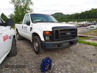 2008 Ford F-250 XL z VIN 1FTNF20508EB07382, wystawiony jako IAAI lot #42521031 z przebiegiem 123 755 mil mil oraz . Historia ofert i sprzedaży dostępna na DreamBid. Obrazek 22.