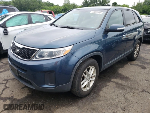 2014 Kia Sorento LX z VIN 5XYKT3A61EG477686, wystawiony jako Copart lot #61287665 z przebiegiem 102 851 mil mil oraz Czysty tytuł • Clean title. Historia ofert i sprzedaży dostępna na DreamBid. Obrazek 1.