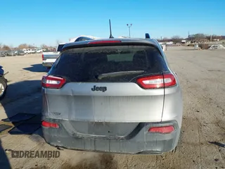 2017 Jeep Cherokee Altitude z VIN 1C4PJLAB3HW508050, wystawiony jako IAAI lot #41430524 z przebiegiem 120 819 mil mil oraz . Historia ofert i sprzedaży dostępna na DreamBid. Obrazek 16.