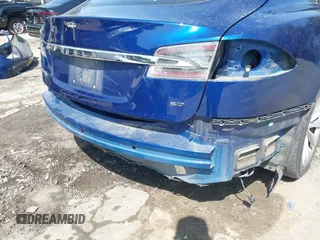 2017 Tesla Model S 100D z VIN 5YJSA1E20HF208771, wystawiony jako IAAI lot #42111317 z przebiegiem 81 919 mil mil oraz . Historia ofert i sprzedaży dostępna na DreamBid. Obrazek 20.