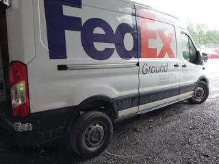 2020 Ford Transit Cargo z VIN 1FTBR1C83LKB20325, wystawiony jako IAAI lot #42316284 z przebiegiem 248 734 mil mil oraz . Historia ofert i sprzedaży dostępna na DreamBid. Obrazek 4.