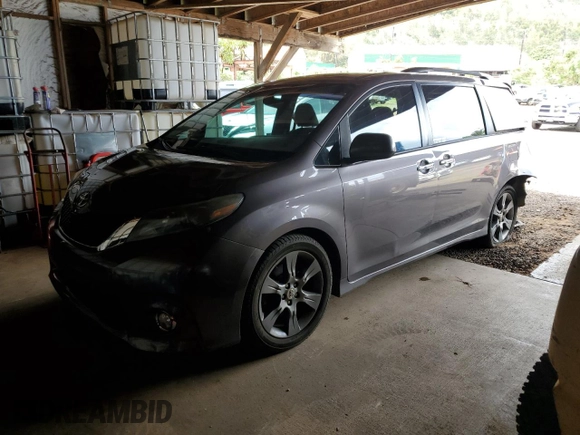 2015 Toyota Sienna SE с VIN 5TDXK3DC4FS686547, выставлен на аукционе Copart как лот 53255625 с пробегом 76 285 миль миль и Списание • Salvage title. История ставок и продаж доступна на DreamBid. Изображение 1.