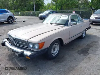 1983 Mercedes-Benz 380 SL z VIN WDBBA45A1DB020815, wystawiony jako IAAI lot #42548157 z przebiegiem 104 615 mil mil oraz . Historia ofert i sprzedaży dostępna na DreamBid. Obrazek 17.