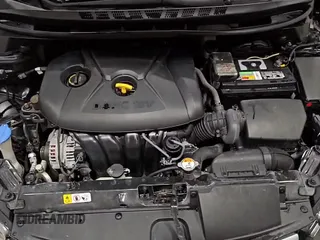 2015 Hyundai Elantra SE z VIN 5NPDH4AE7FH572349, wystawiony jako Copart lot #82157735 z przebiegiem 144 256 mil mil oraz Czysty tytuł • Clean title. Historia ofert i sprzedaży dostępna na DreamBid. Obrazek 14.