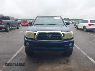 2006 Toyota Tacoma z VIN 5TEUU42N16Z235070, wystawiony jako IAAI lot #42306787 z przebiegiem 323 563 mil mil oraz . Historia ofert i sprzedaży dostępna na DreamBid. Obrazek 12.