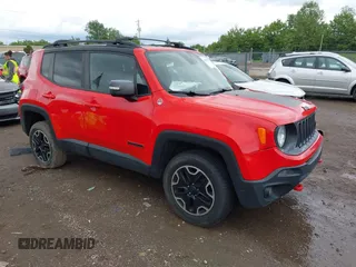 2017 Jeep Renegade Trailhawk z VIN ZACCJBCB8HPE44526, wystawiony jako IAAI lot #41883610 z przebiegiem 136 957 mil mil oraz . Historia ofert i sprzedaży dostępna na DreamBid. Obrazek 1.