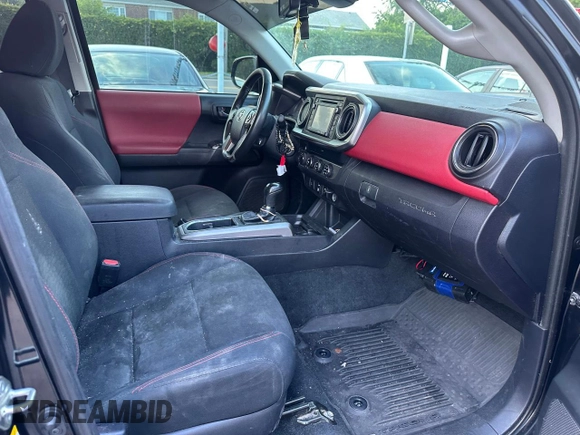 2019 Toyota Tacoma SR z VIN 3TMCZ5AN0KM203691, wystawiony jako Copart lot #60376205 z przebiegiem 218 516 mil mil oraz Czysty tytuł • Clean title. Historia ofert i sprzedaży dostępna na DreamBid. Obrazek 5.